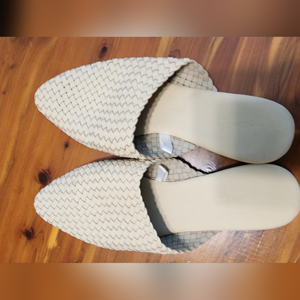Flats mules